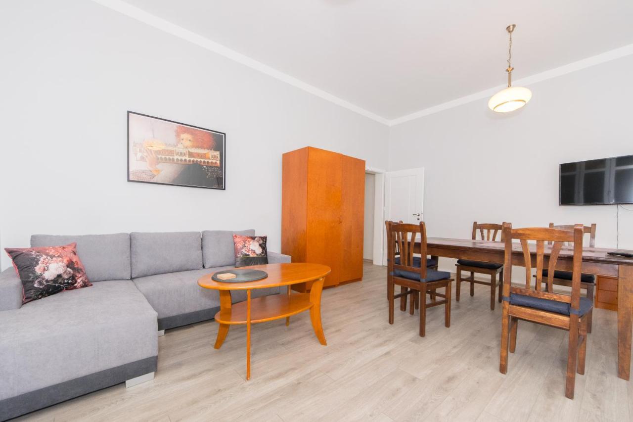 Location On Main Square P4you Pl Apartament